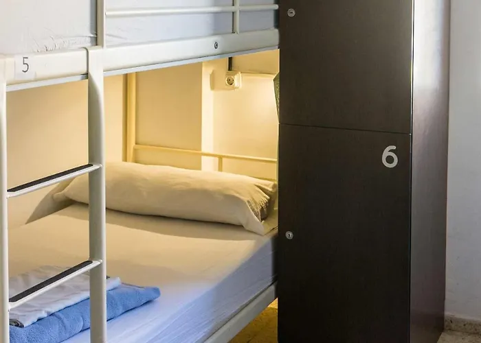 卡萨格兰德瑟夫青年旅舍 *