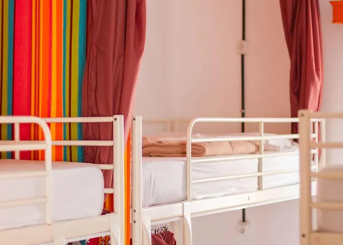 Casa Grande Surf Hostel *